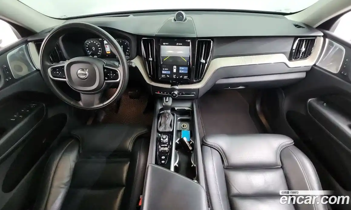 Volvo XC60 2018 2.0 автомат (гидро), фото 10