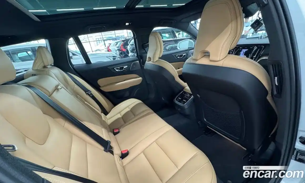 Volvo V60 2025 2.0 автомат (гидро), фото 11