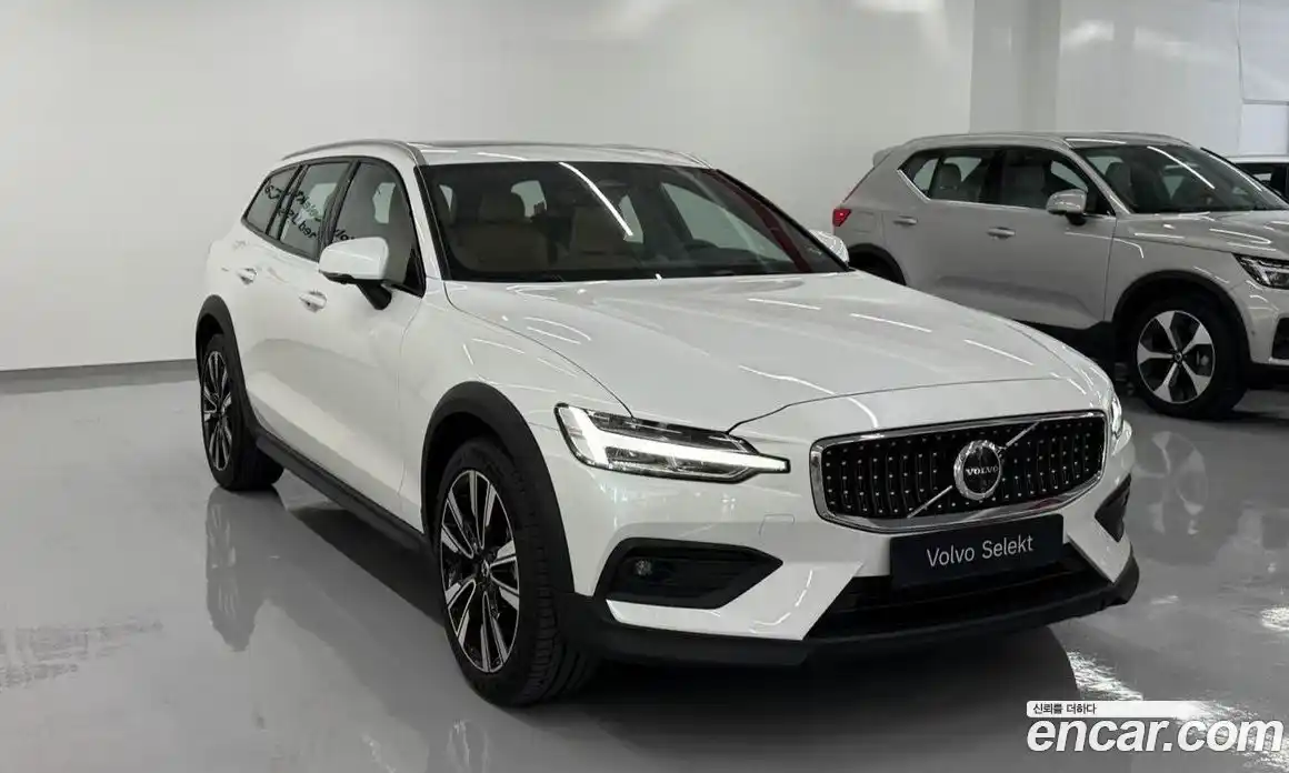 Volvo V60 2025 2.0 автомат (гидро), фото 16