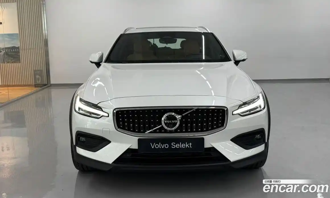 Volvo V60 2025 2.0 автомат (гидро), фото 3