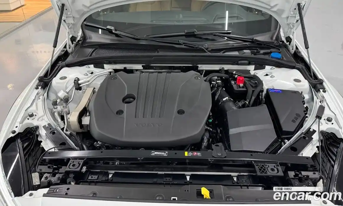 Volvo V60 2025 2.0 автомат (гидро), фото 6