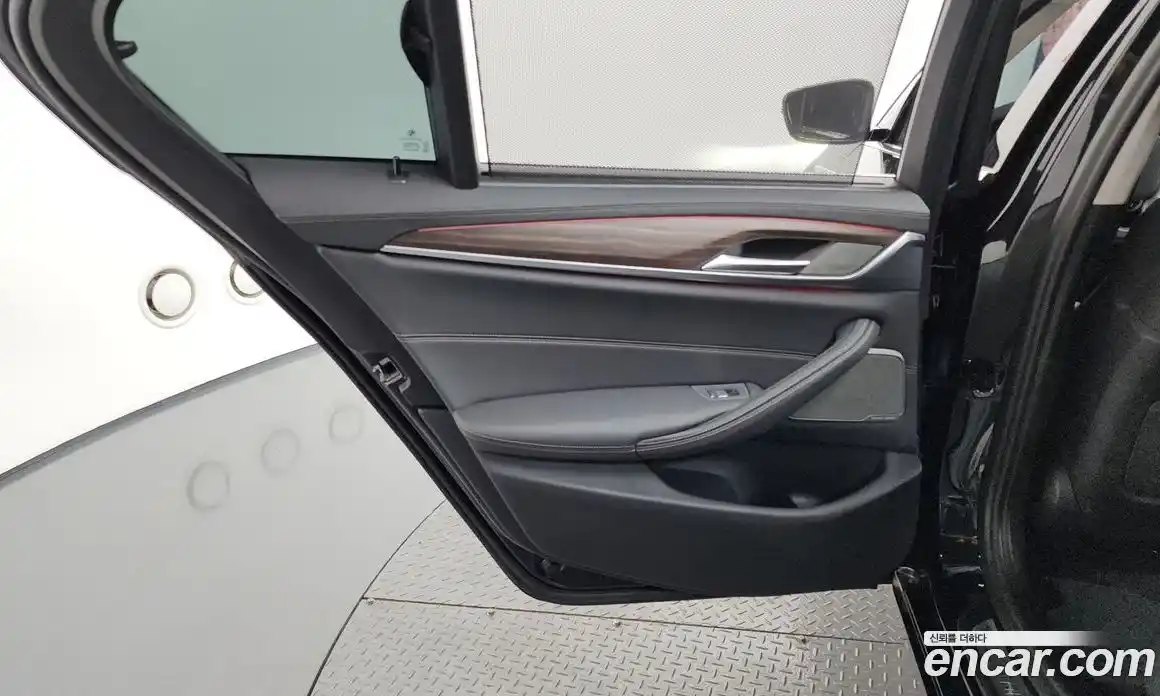 BMW 5 серия 2022 2.0 автомат (гидро), фото 15