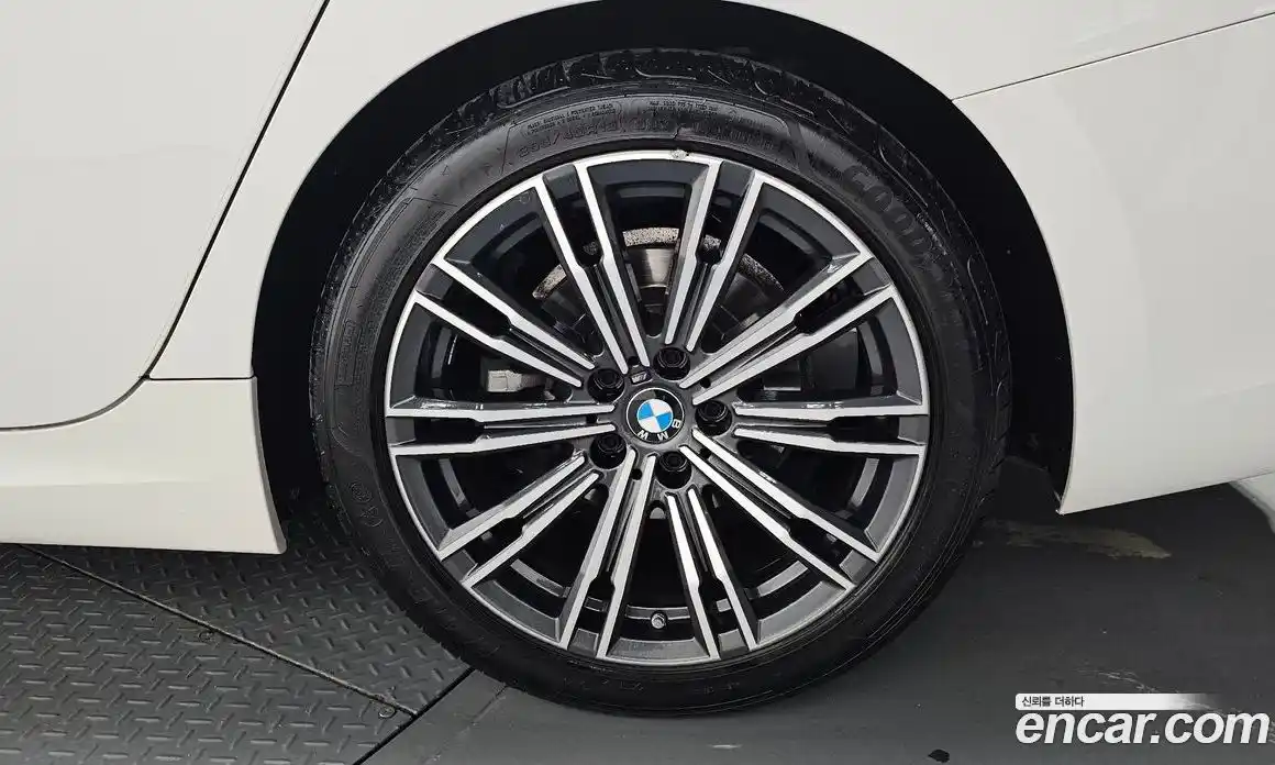 BMW 3 серия 2021 2.0 автомат (гидро), фото 6