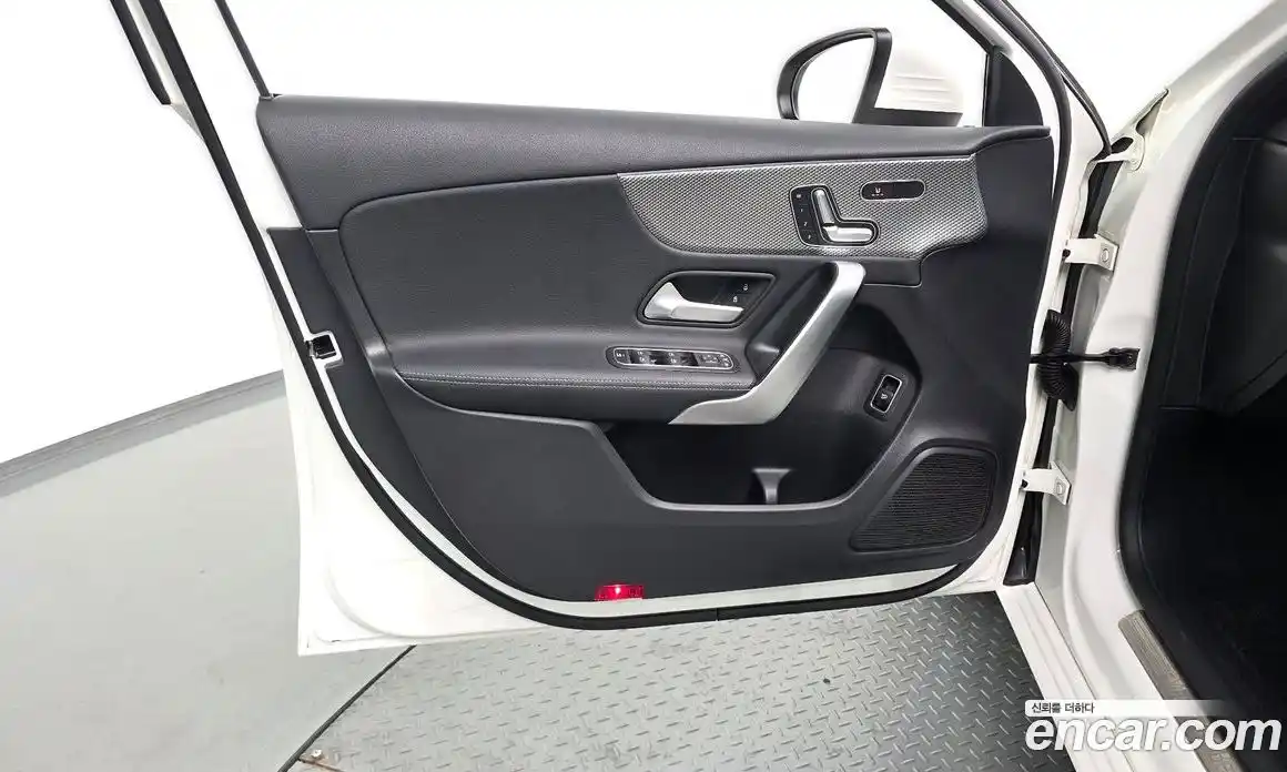 Mercedes-Benz A-Class 2021 2.0 гидро, фото 14