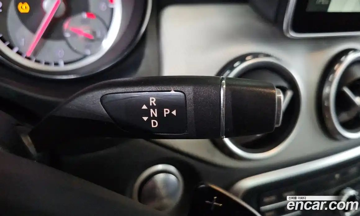 Mercedes-Benz GLA-Class 2016 2.1 гидро, фото 12 Mercedes-Benz GLA-Class 2016 2.1 гидро, фото 12