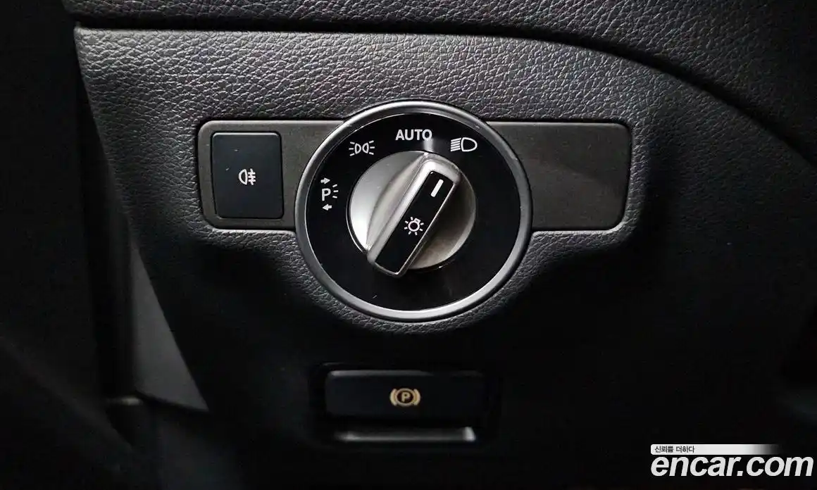 Mercedes-Benz GLA-Class 2016 2.1 гидро, фото 28 Mercedes-Benz GLA-Class 2016 2.1 гидро, фото 28