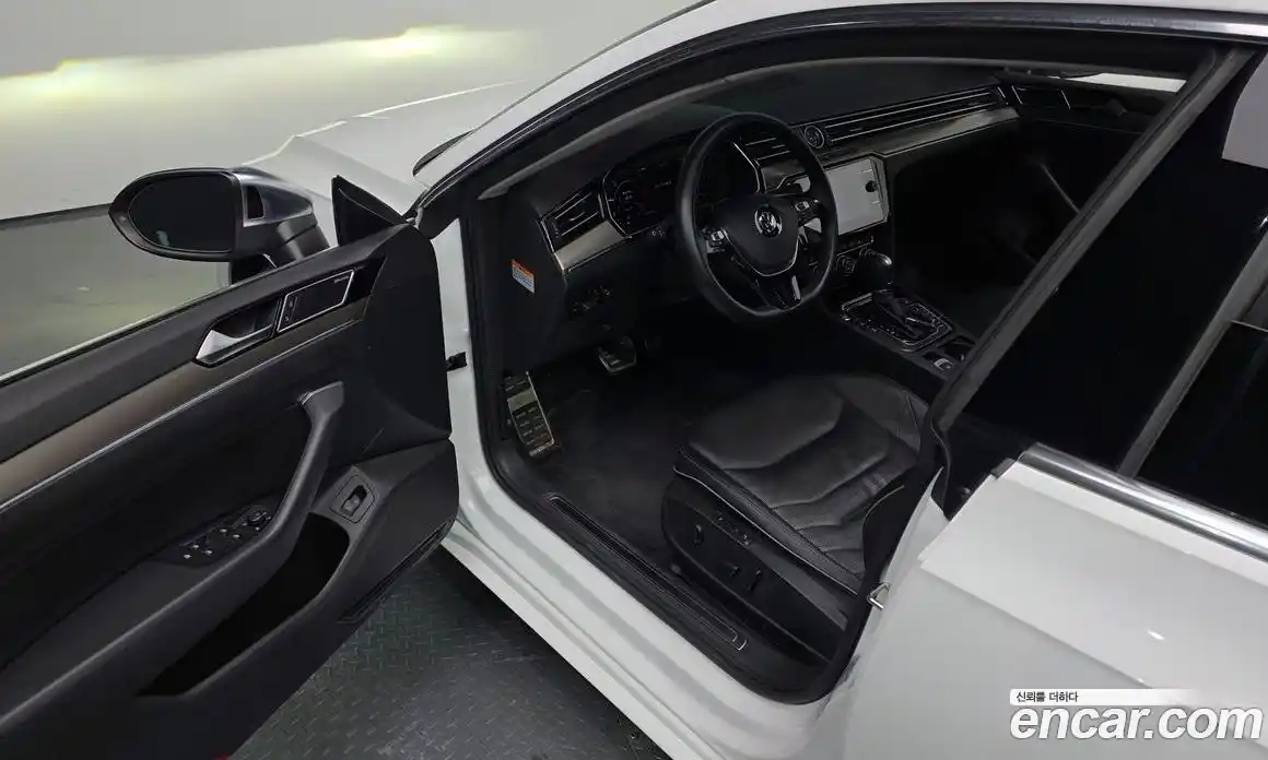 Volkswagen Arteon 2019 2.0 автомат (гидро), фото 17