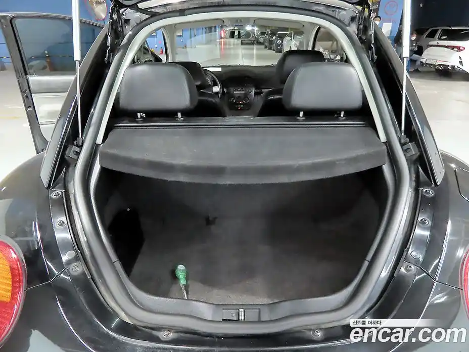 Volkswagen Beatle 2002 2.0 автомат (гидро), фото 17