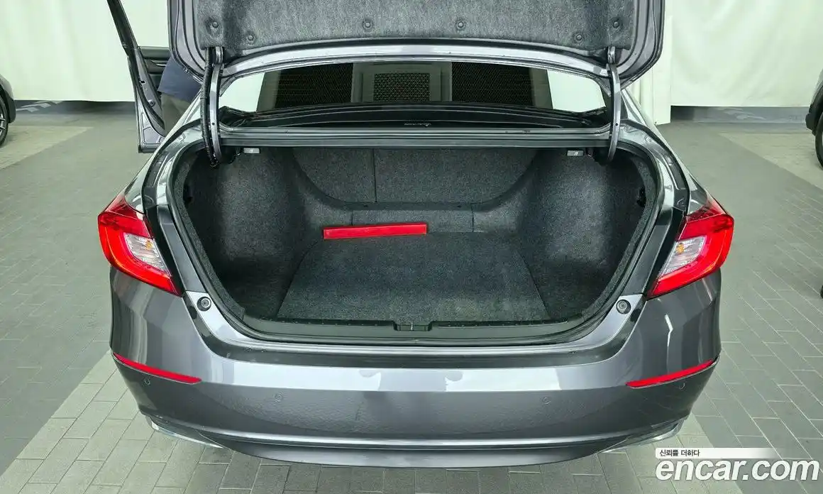 Honda Accord 2018 2.0 автомат (гидро), фото 20
