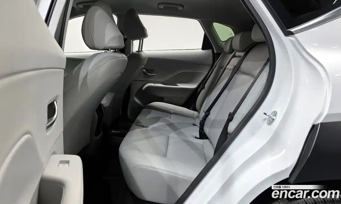 Hyundai Kona 2023 1.6 автомат (гидро), фото 12
