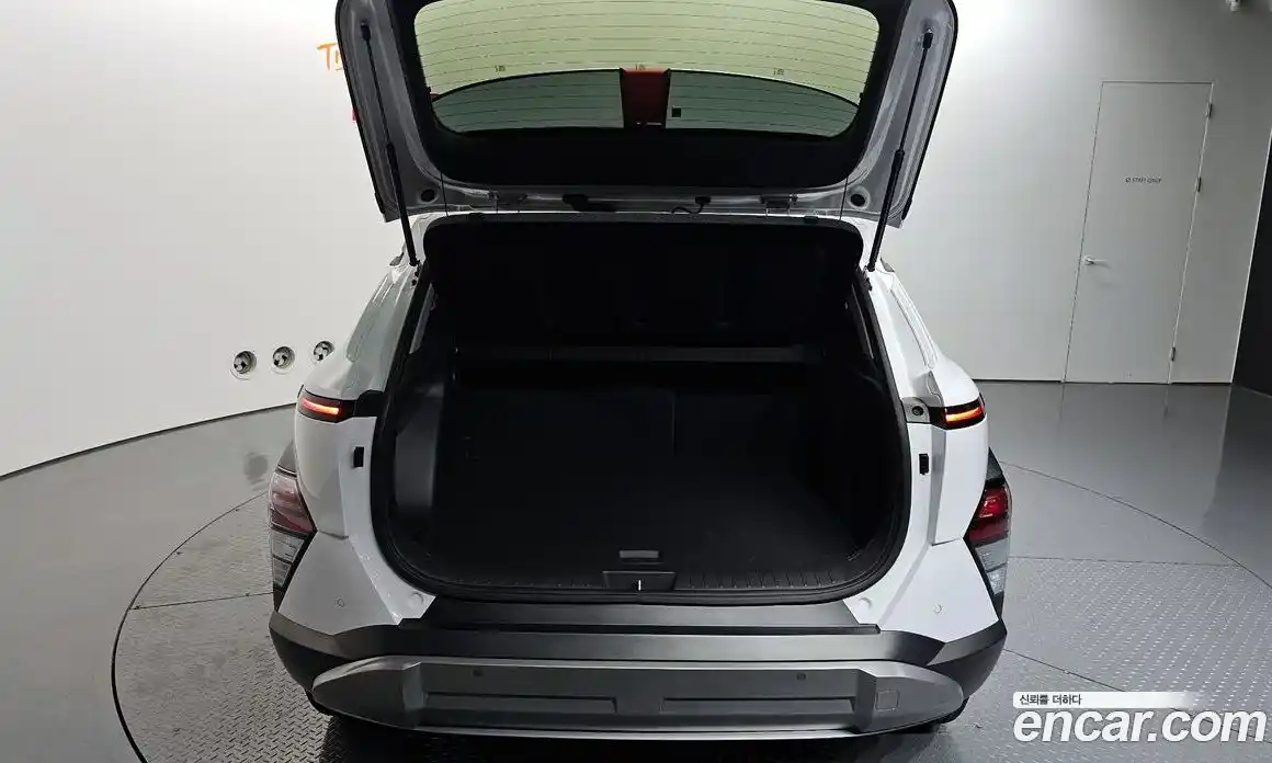 Hyundai Kona 2023 1.6 автомат (гидро), фото 20