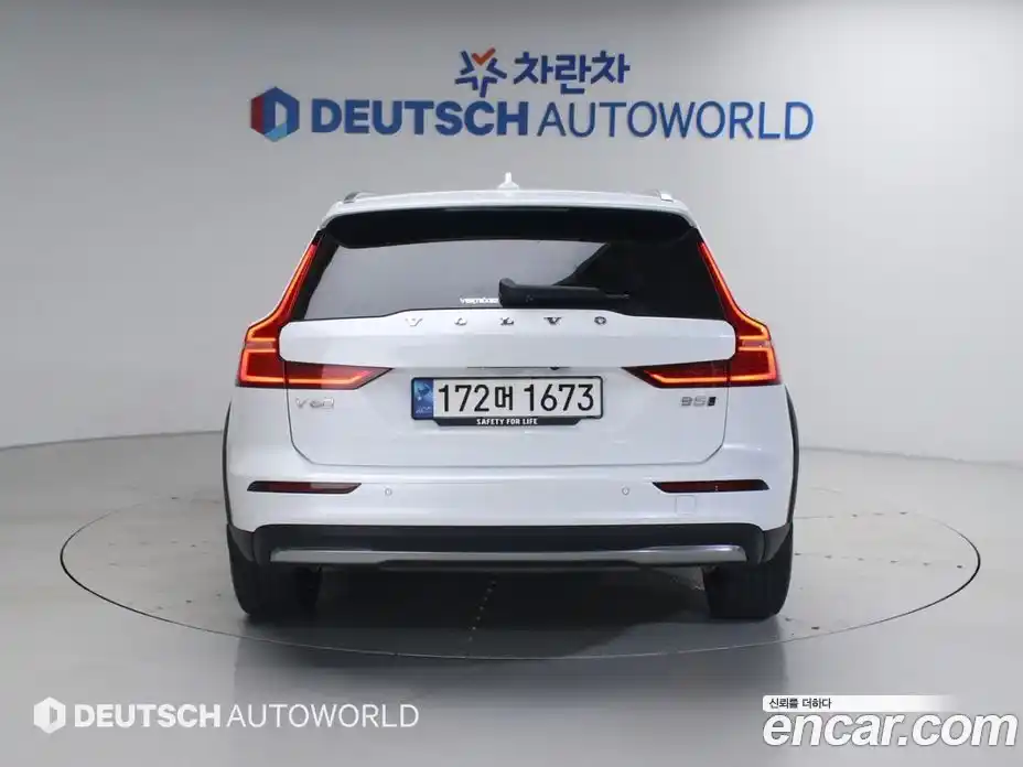 Volvo V60 2023 2.0 автомат (гидро), фото 4