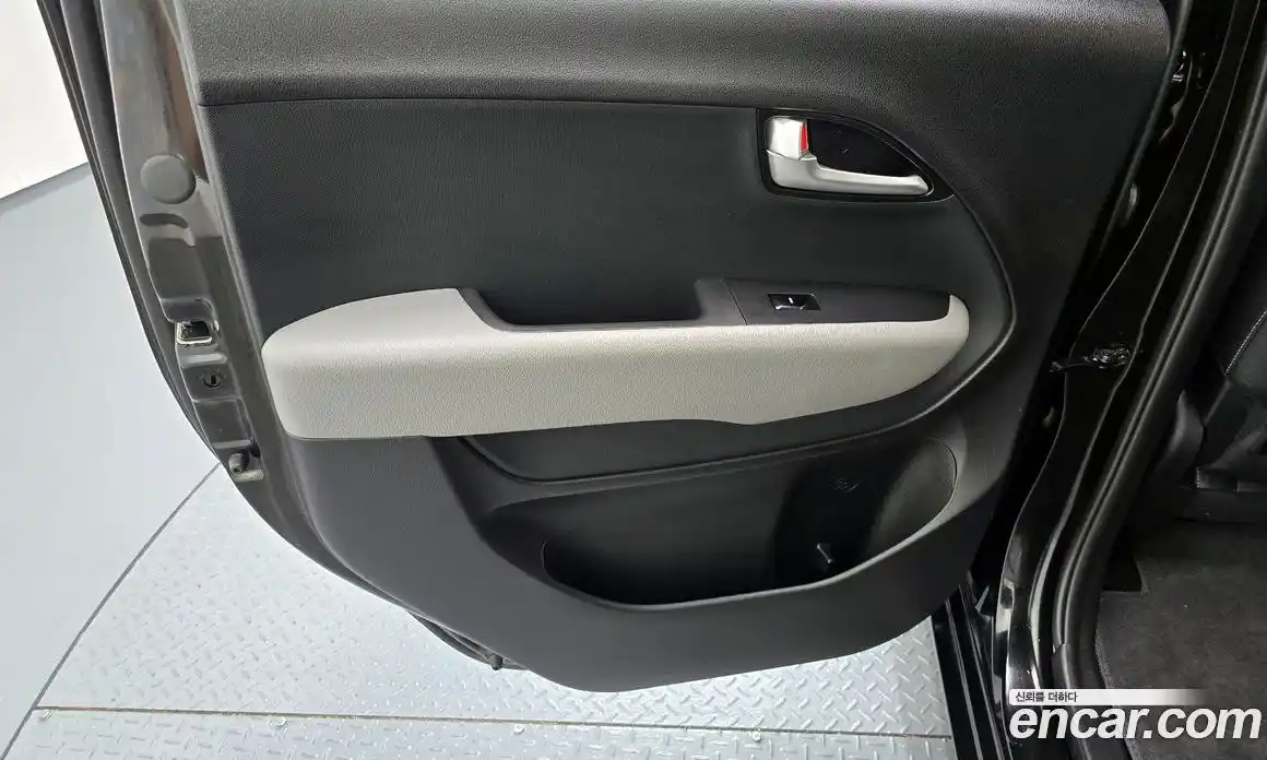 Kia Ray 2023 1.0 автомат (гидро), фото 15