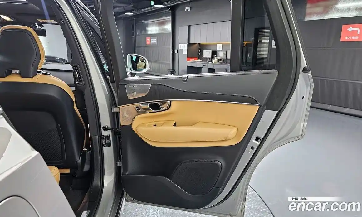 Volvo XC90 2022 2.0 автомат (гидро), фото 15