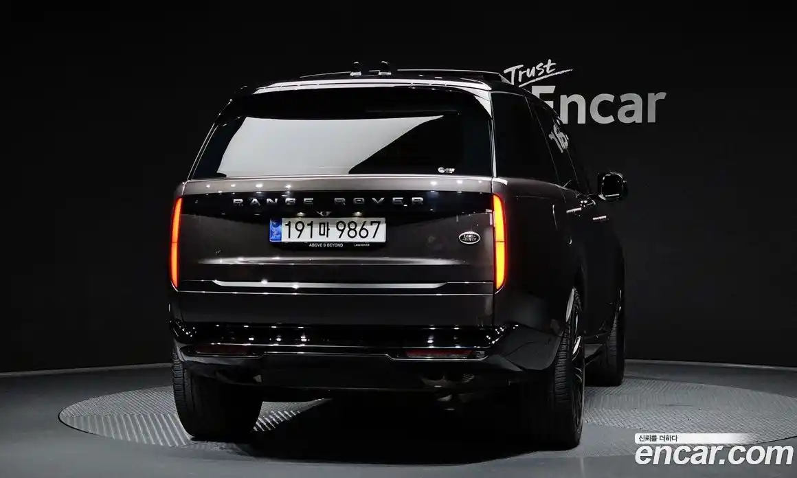Land Rover Range Rover 2023 4.4 автомат (гидро), фото 4