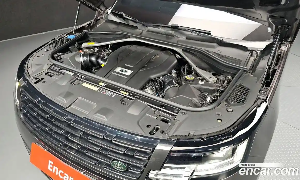 Land Rover Range Rover 2023 4.4 автомат (гидро), фото 6