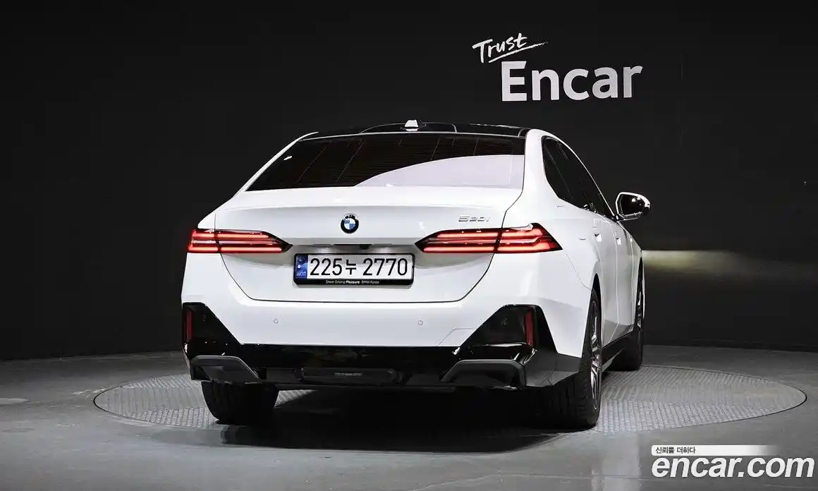 BMW 5 серия 2025 2.0 автомат (гидро), фото 4