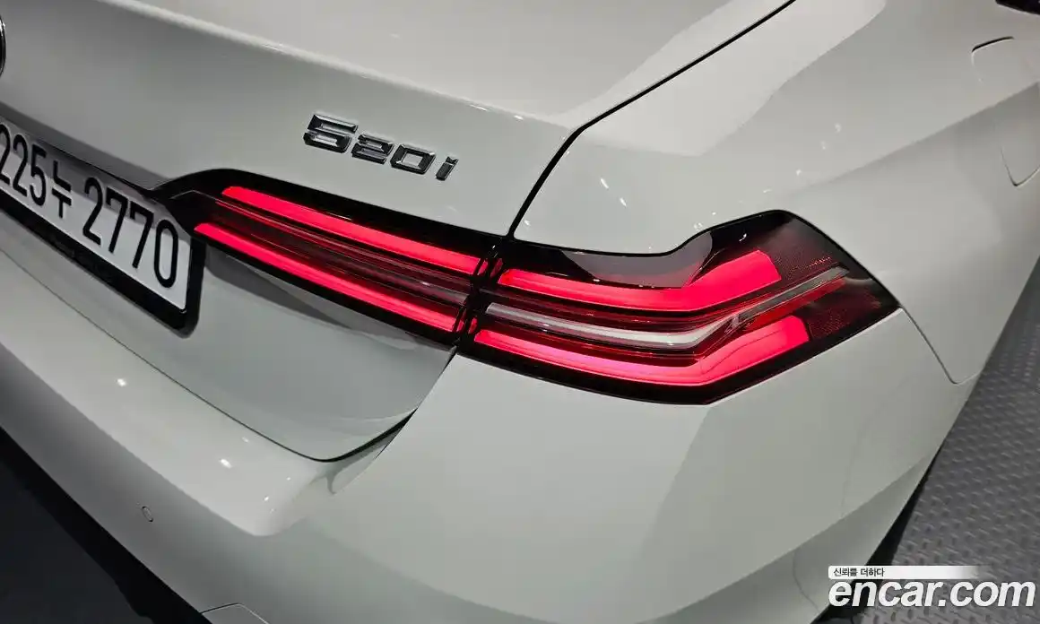 BMW 5 серия 2025 2.0 автомат (гидро), фото 9
