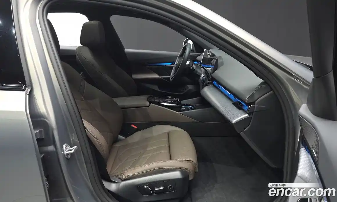 BMW 5 серия 2025 2.0 автомат (гидро), фото 12