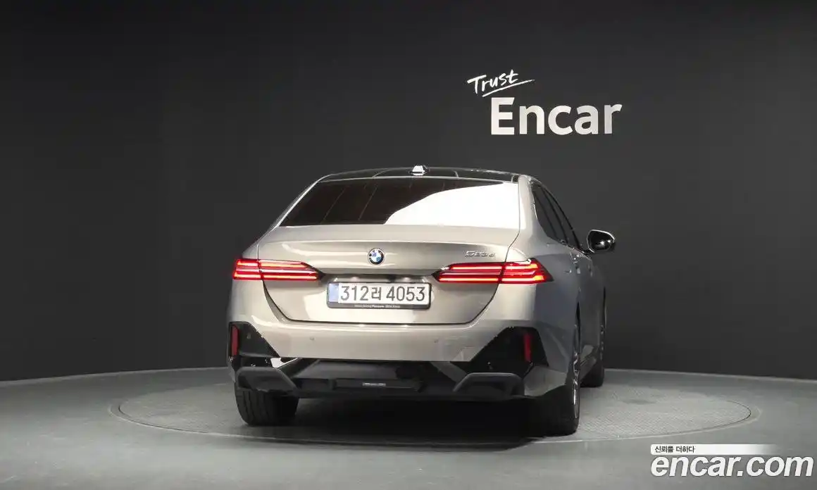 BMW 5 серия 2025 2.0 автомат (гидро), фото 4