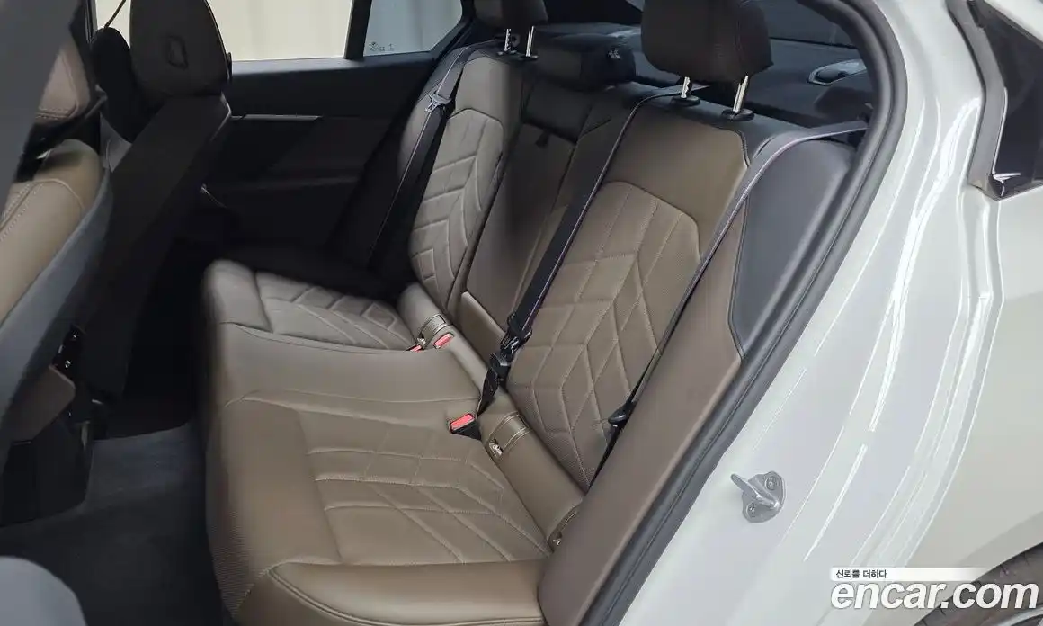 BMW 5 серия 2025 2.0 автомат (гидро), фото 16