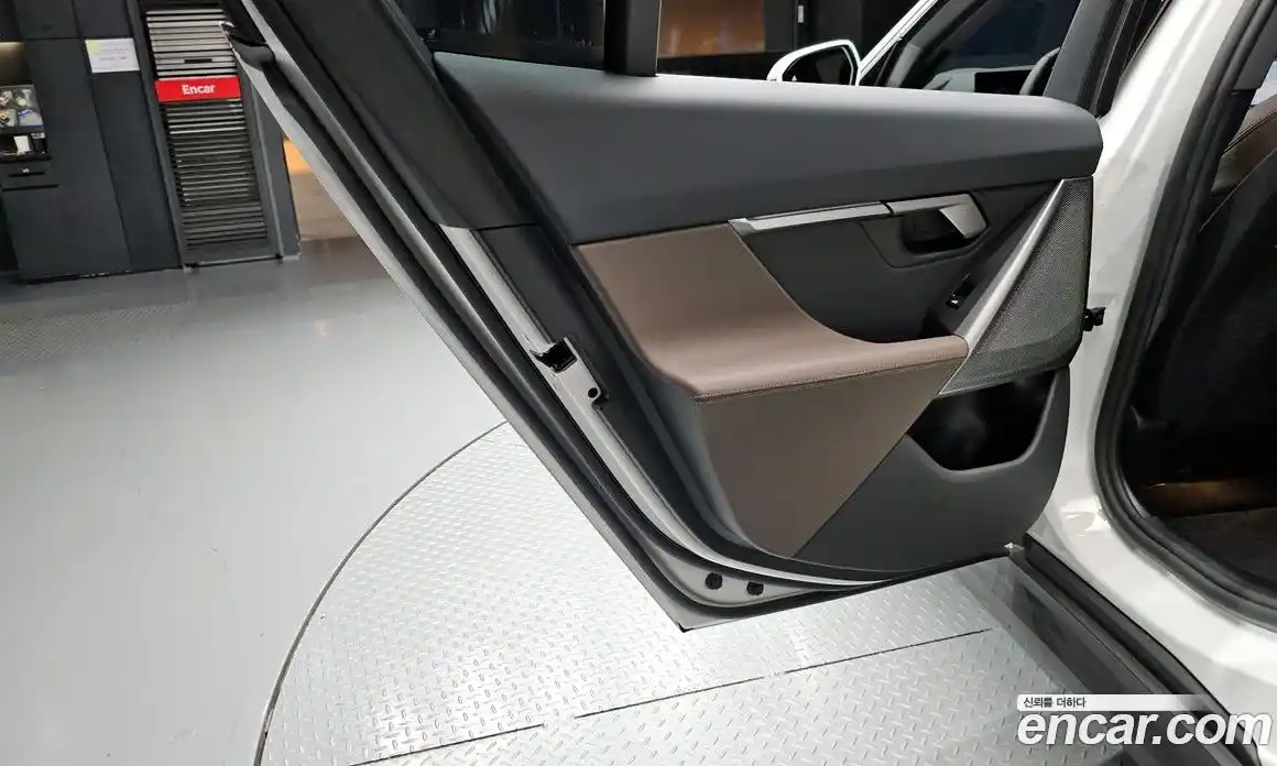 BMW 5 серия 2025 2.0 автомат (гидро), фото 15
