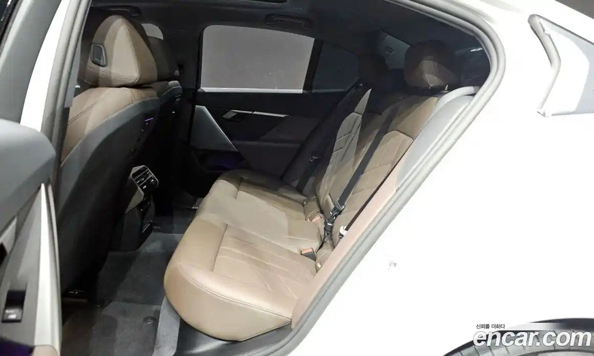 BMW 5 серия 2025 2.0 автомат (гидро), фото 16