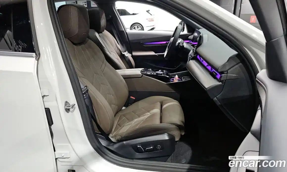 BMW 5 серия 2025 2.0 автомат (гидро), фото 18