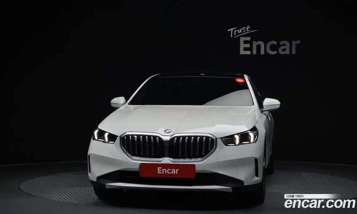 BMW 5 серия 2025 2.0 автомат (гидро), фото 3