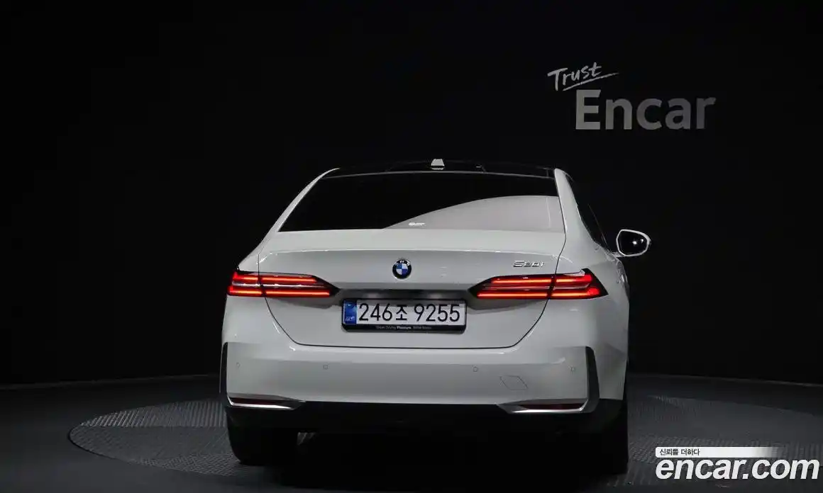 BMW 5 серия 2025 2.0 автомат (гидро), фото 4