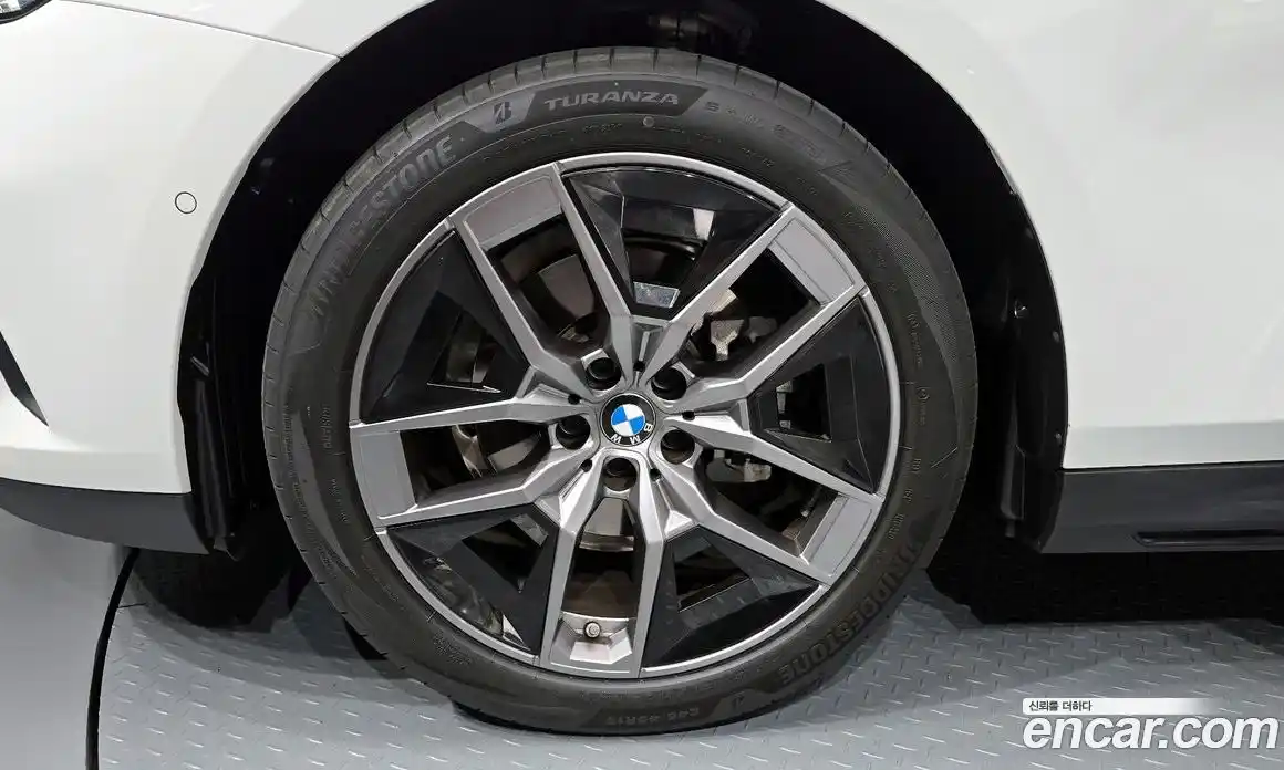 BMW 5 серия 2025 2.0 автомат (гидро), фото 5