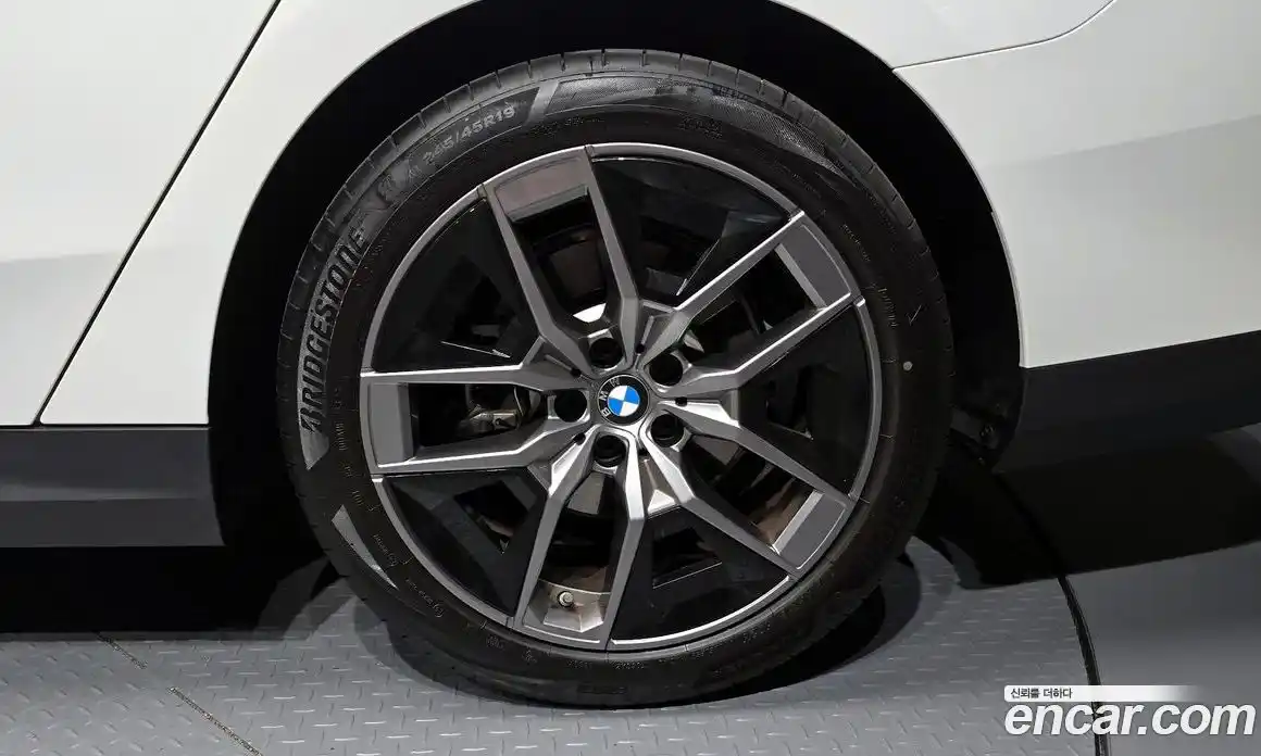 BMW 5 серия 2025 2.0 автомат (гидро), фото 7