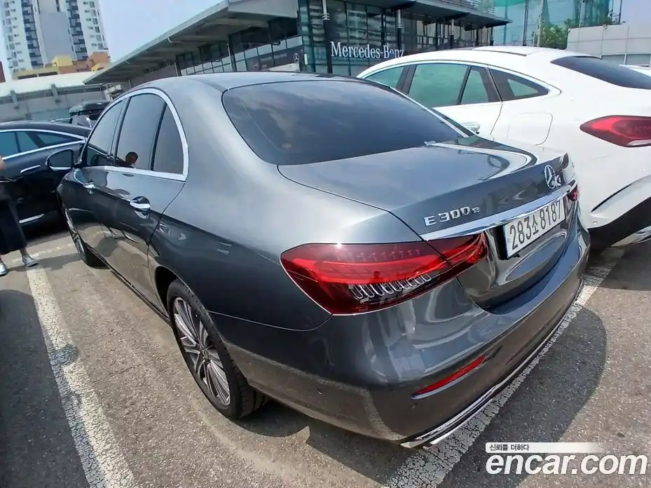 Mercedes-Benz E-Class 2023 2.0 автомат (гидро), фото 4
