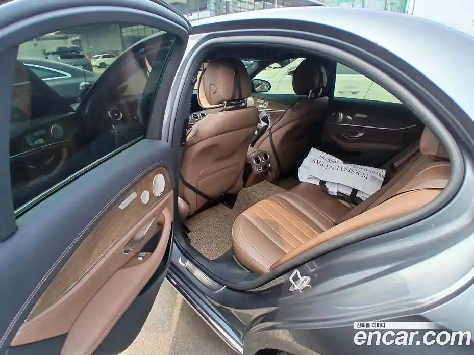 Mercedes-Benz E-Class 2023 2.0 автомат (гидро), фото 9