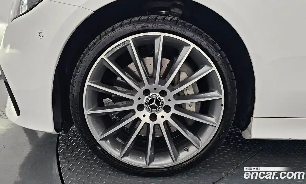 Mercedes-Benz E-Class 2023 3.0 автомат (гидро), фото 5