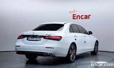 Mercedes-Benz E-Class 2022 2.0 автомат (гидро), миниатюра 2
