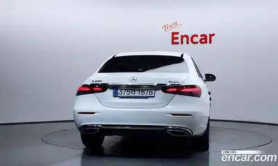 Mercedes-Benz E-Class 2022 2.0 автомат (гидро), миниатюра 4