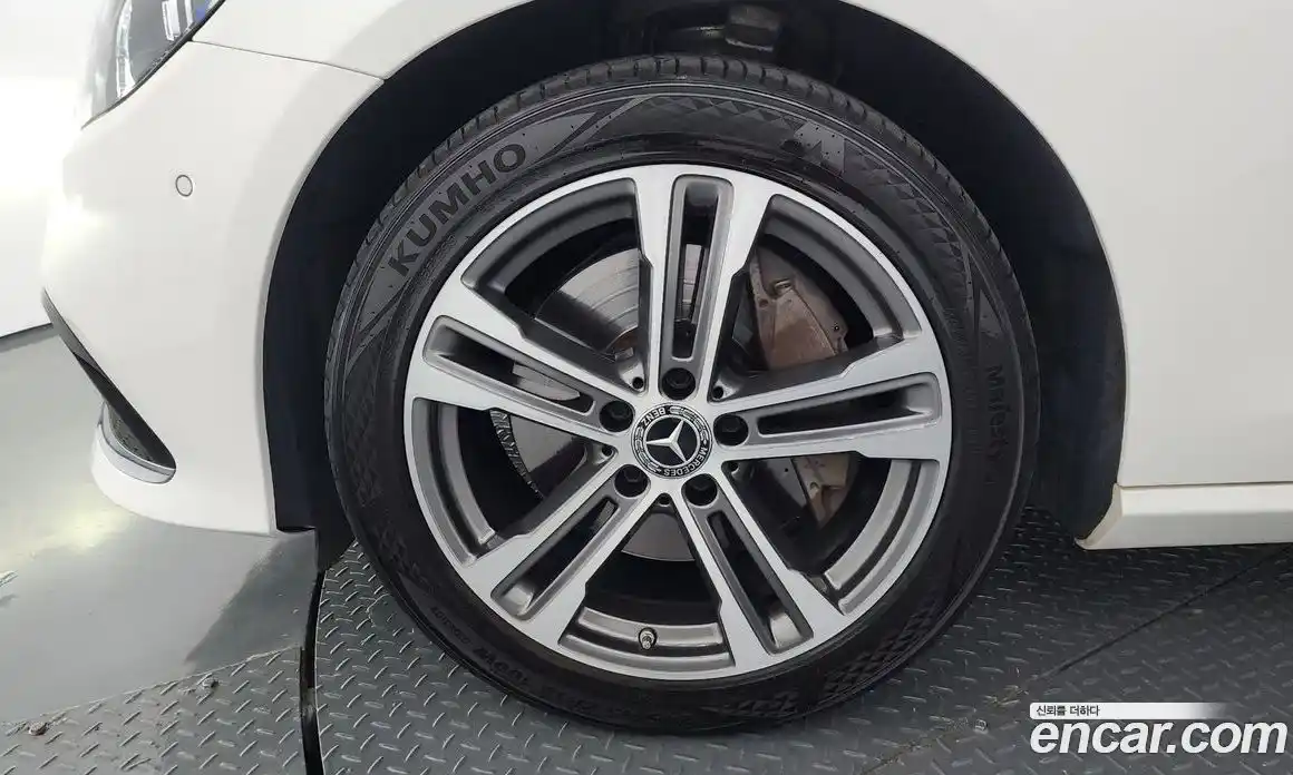 Mercedes-Benz E-Class 2022 2.0 автомат (гидро), фото 5