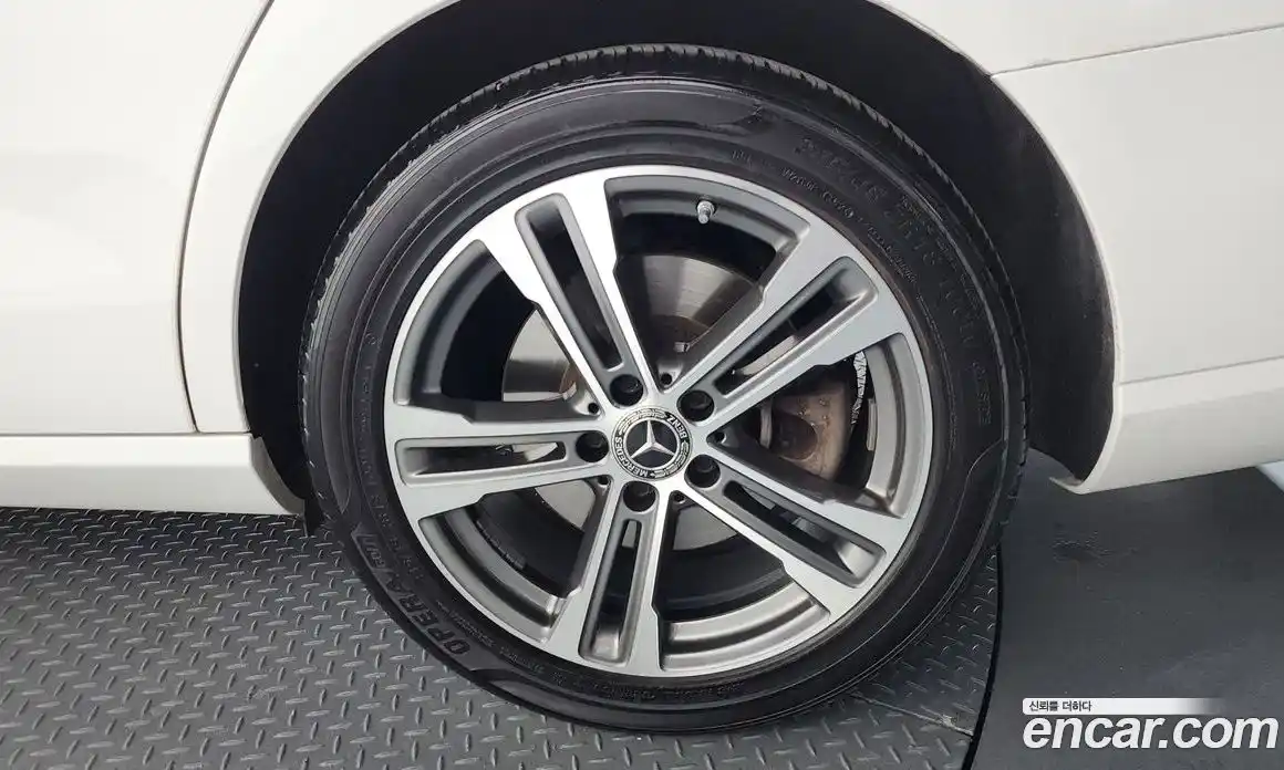 Mercedes-Benz E-Class 2022 2.0 автомат (гидро), фото 7