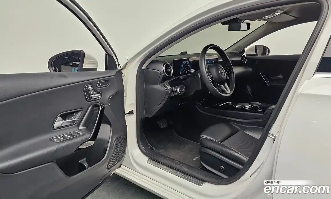Mercedes-Benz A-Class 2019 2.0 гидро, фото 10 Mercedes-Benz A-Class 2019 2.0 гидро, фото 10