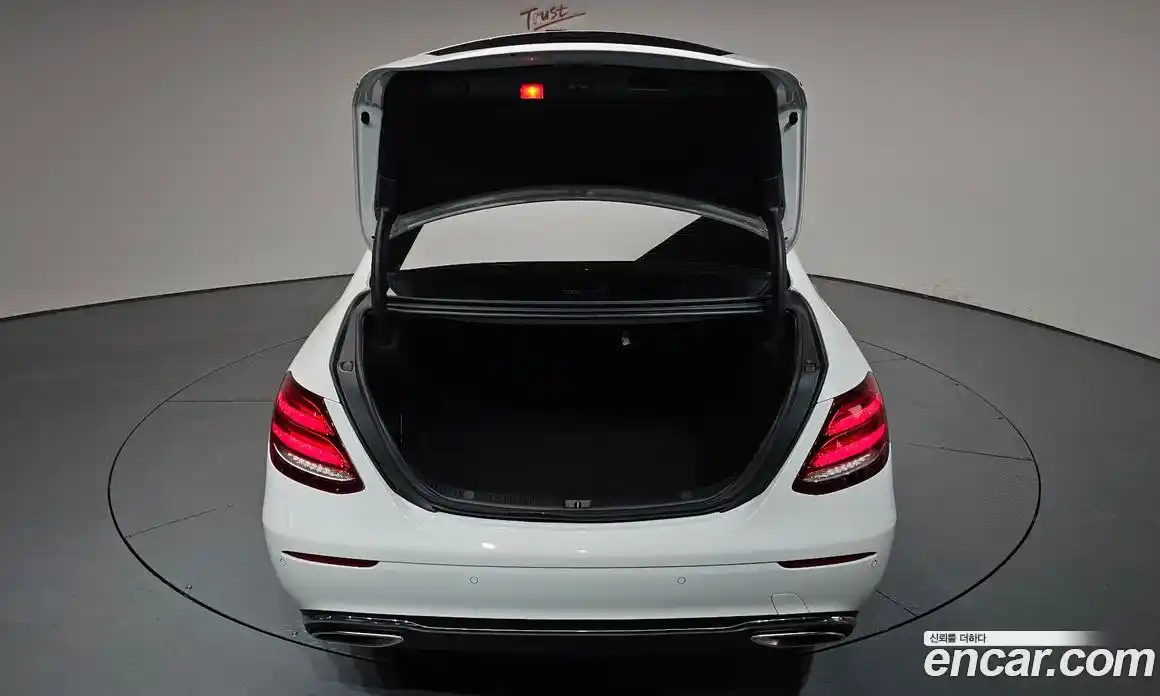 Mercedes-Benz E-Class 2018 2.0 автомат (гидро), фото 25
