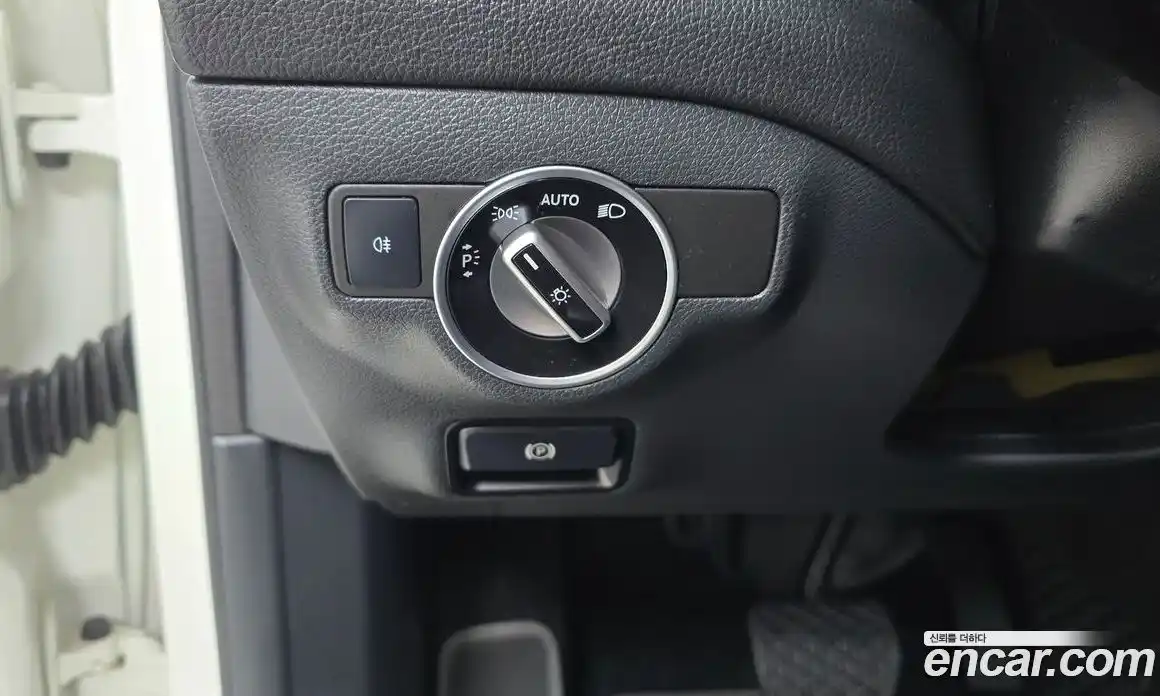 Mercedes-Benz GLA-Class 2016 2.1 гидро, фото 18 Mercedes-Benz GLA-Class 2016 2.1 гидро, фото 18