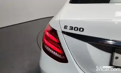 Mercedes-Benz E-Class 2019 2.0 автомат (гидро), миниатюра 9