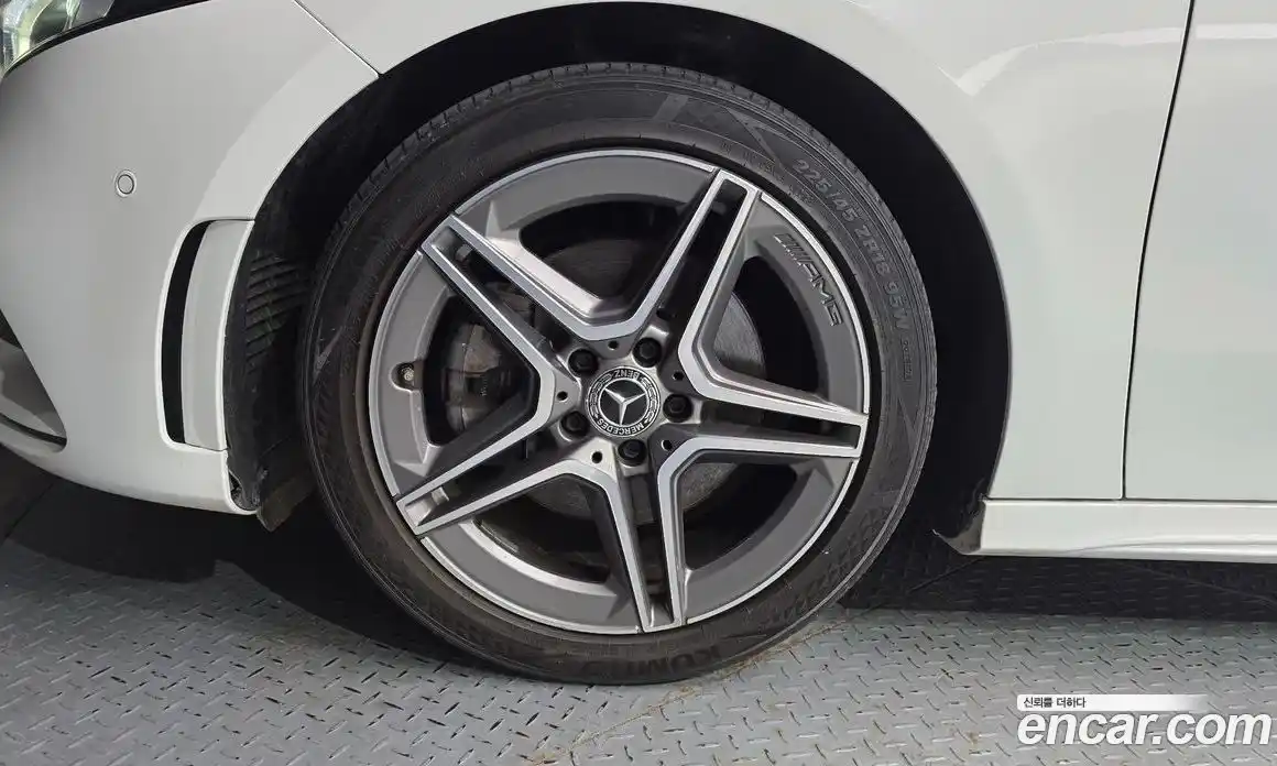 Mercedes-Benz A-Class 2021 2.0 гидро, фото 4