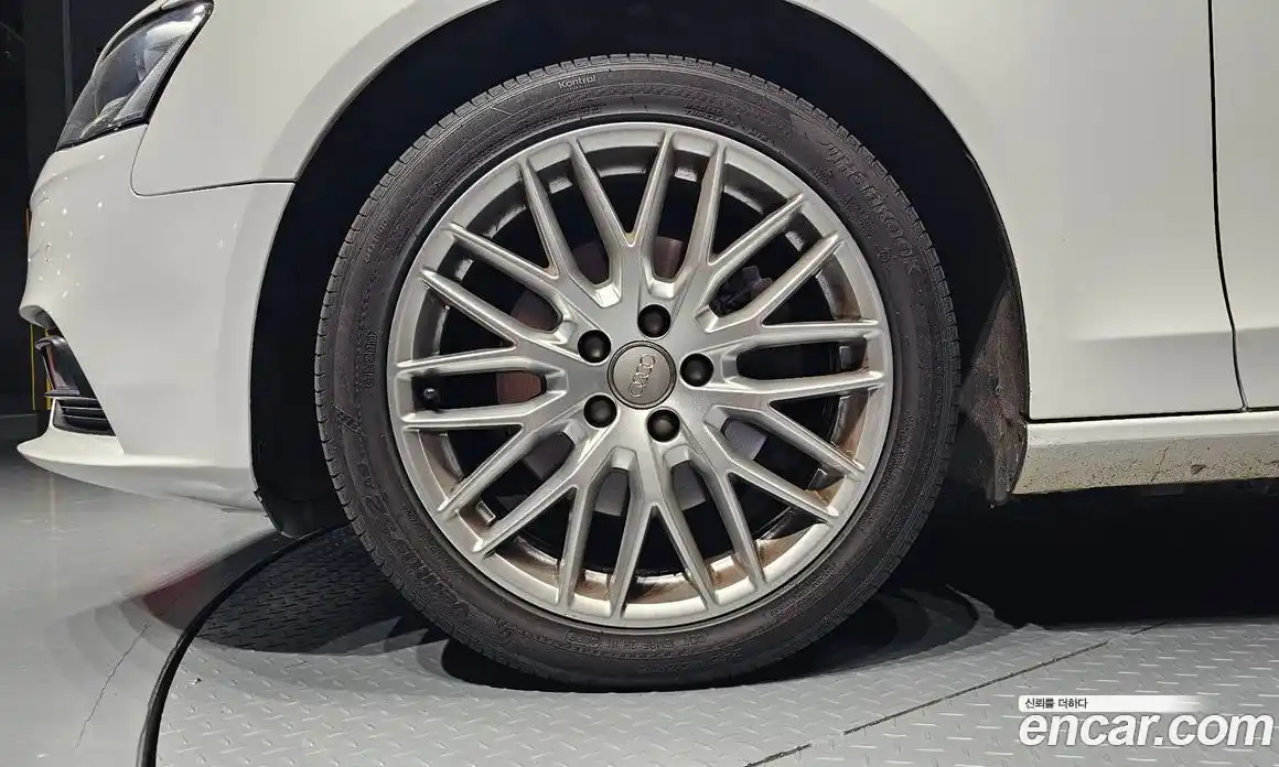 Audi A4 2015 2.0 автомат (гидро), фото 5