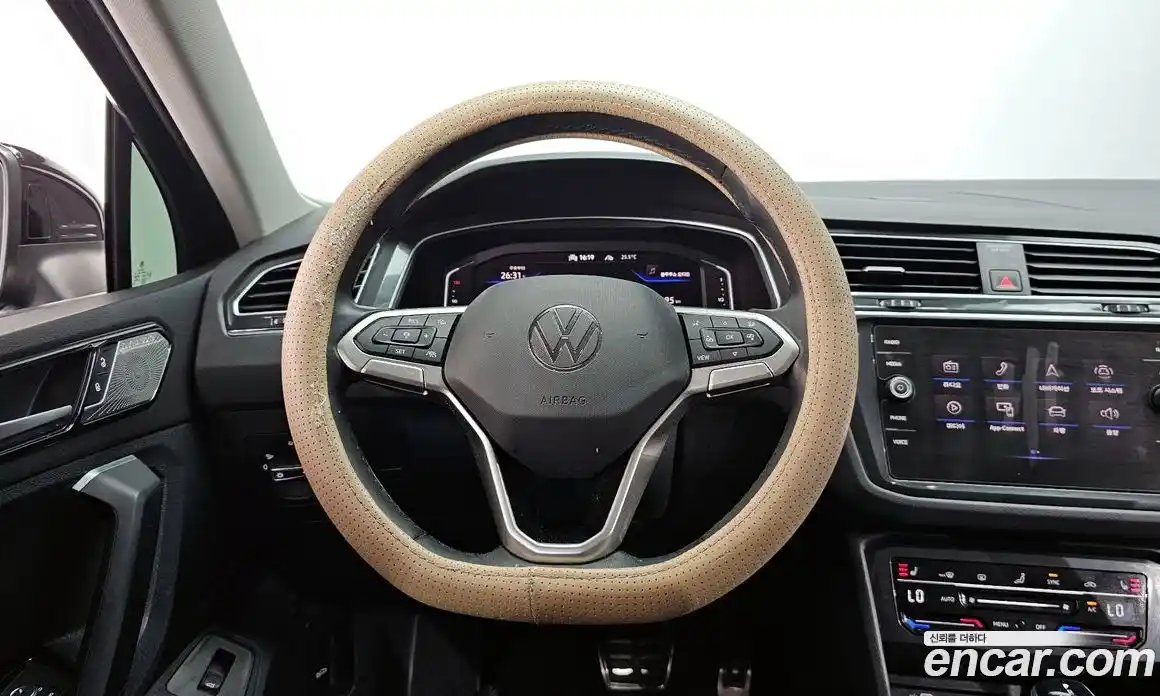 Volkswagen Tiguan 2023 2.0 автомат (гидро), фото 12