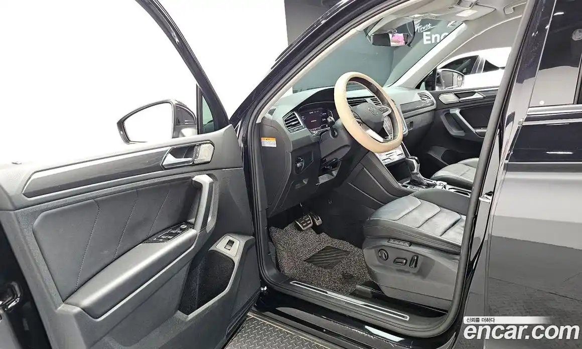 Volkswagen Tiguan 2023 2.0 автомат (гидро), фото 10