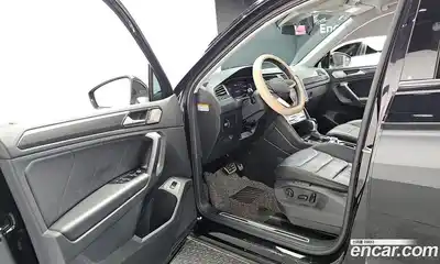 Volkswagen Tiguan 2023 2.0 автомат (гидро), миниатюра 10