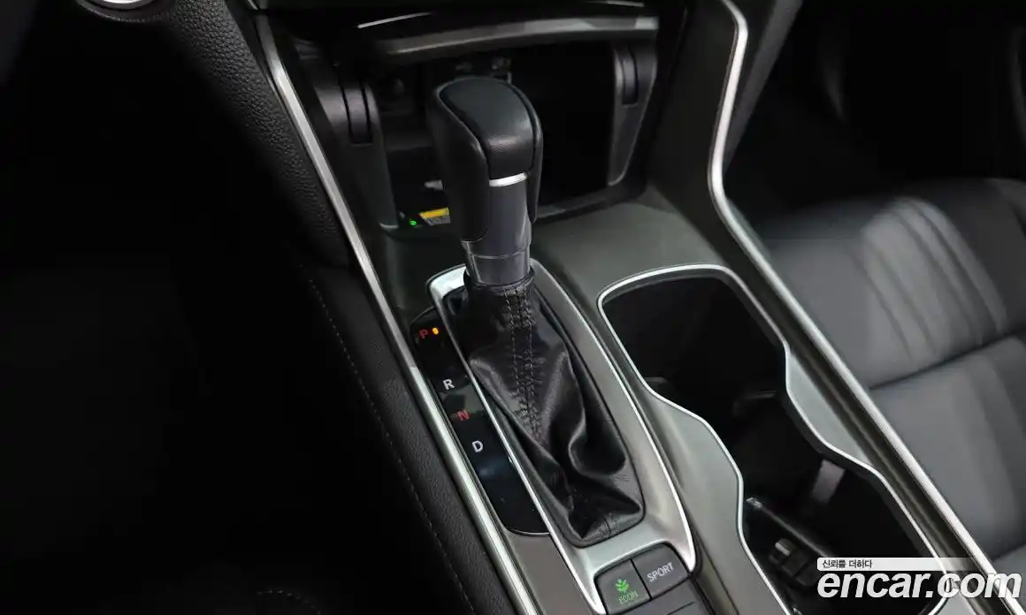 Honda Accord 2022 1.5 автомат (гидро), фото 12
