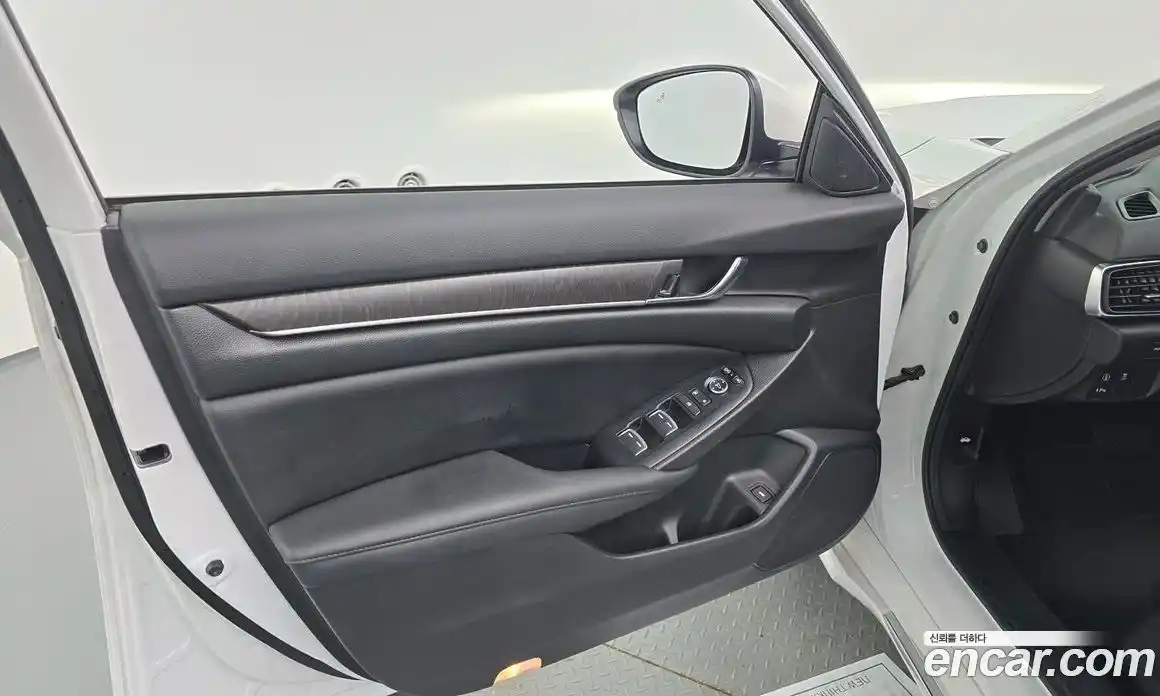 Honda Accord 2022 1.5 автомат (гидро), фото 14